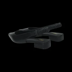 Ballerine a punta con cinturino