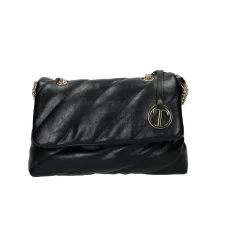 Borsa a tracolla con patta a chiusura.