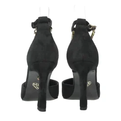 Décolleté con cinturino intrecciato.Tacco alto 9cm