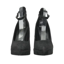 Décolleté con cinturino. Tacco alto 12cm