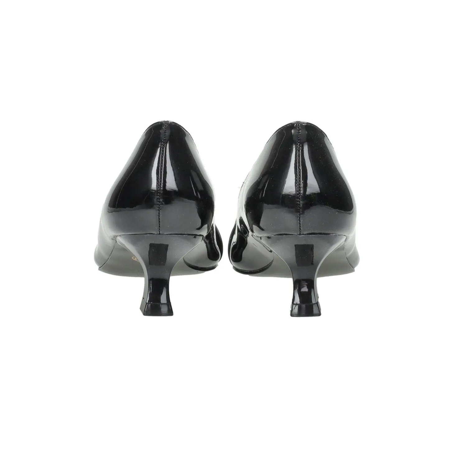 Décolleté con morsetto. Tacco alto 5.5cm