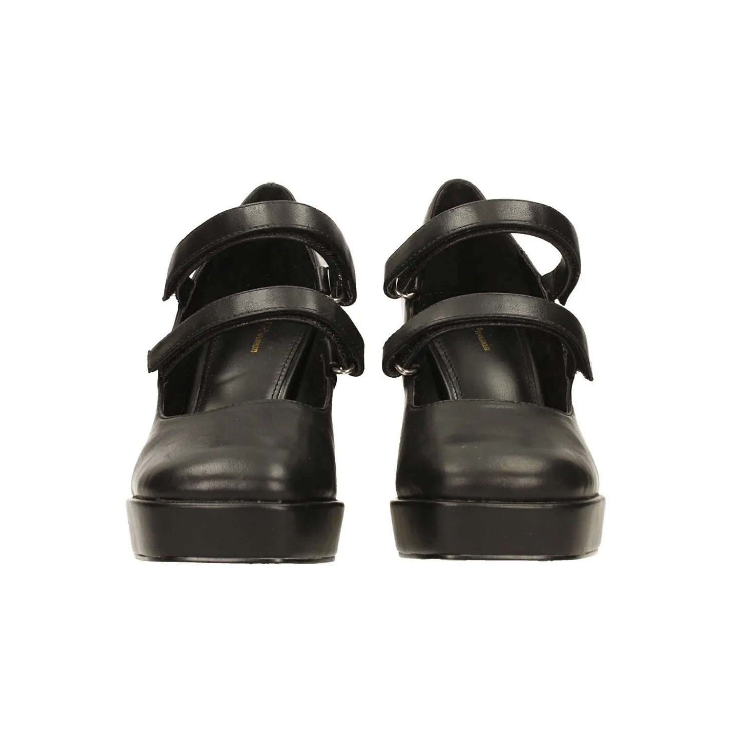 Décolleté con punta squadrata e doppio cinturino. Tacco alto 9cm