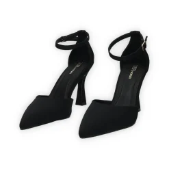 Décolleté con tacco e cinturino alla caviglia.