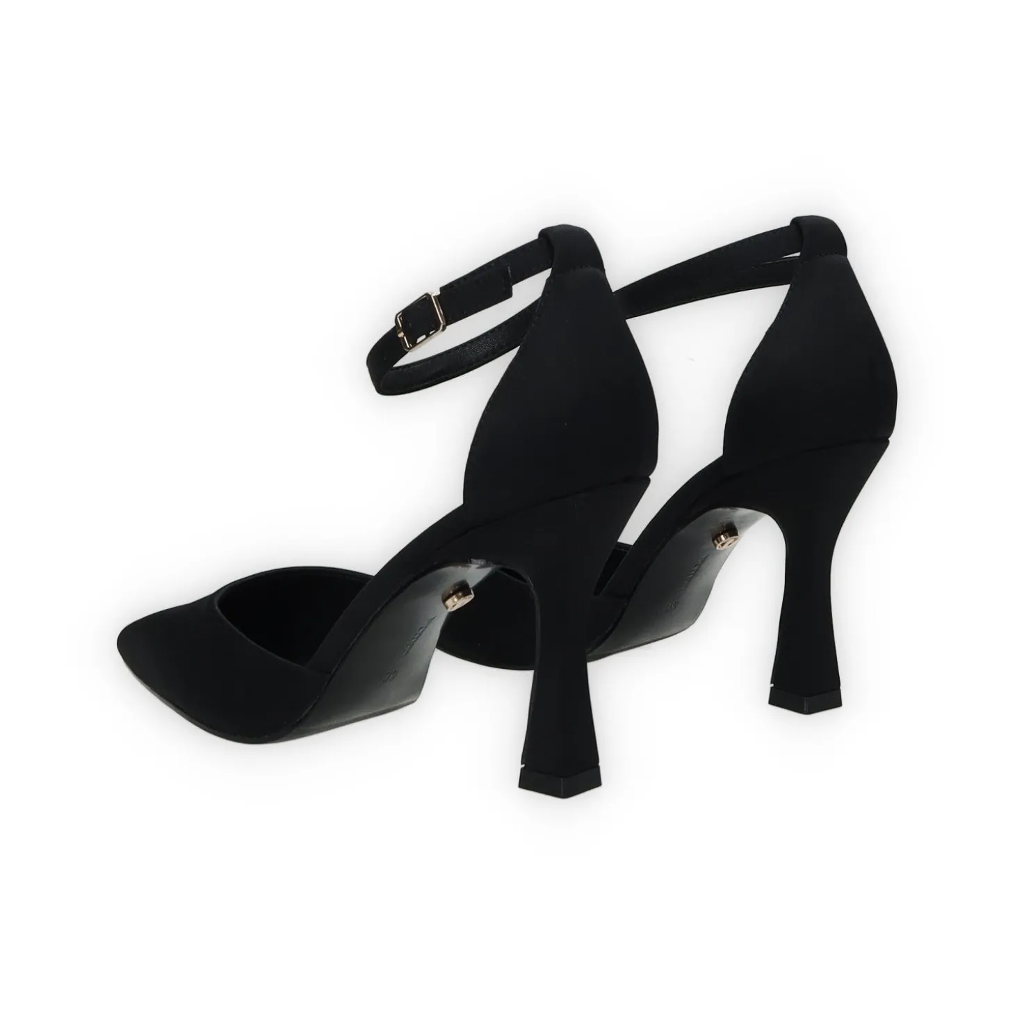 Décolleté con tacco e cinturino alla caviglia.