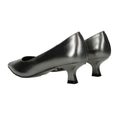 Décolleté effetto metallizzato.Tacco alto 5.5cm