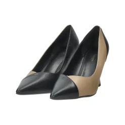 Décolleté effetto metallizzato.Tacco alto 9cm