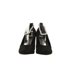 Décolleté in microfibra con cinturino alla caviglia con strass. Tacco alto 8cm