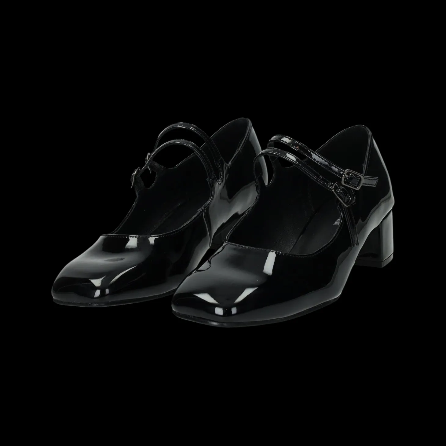 Dècolletè in vernice.