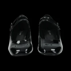 Dècolletè in vernice.