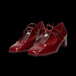 Dècolletè in vernice.