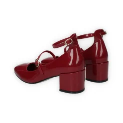 Décolleté in vernice