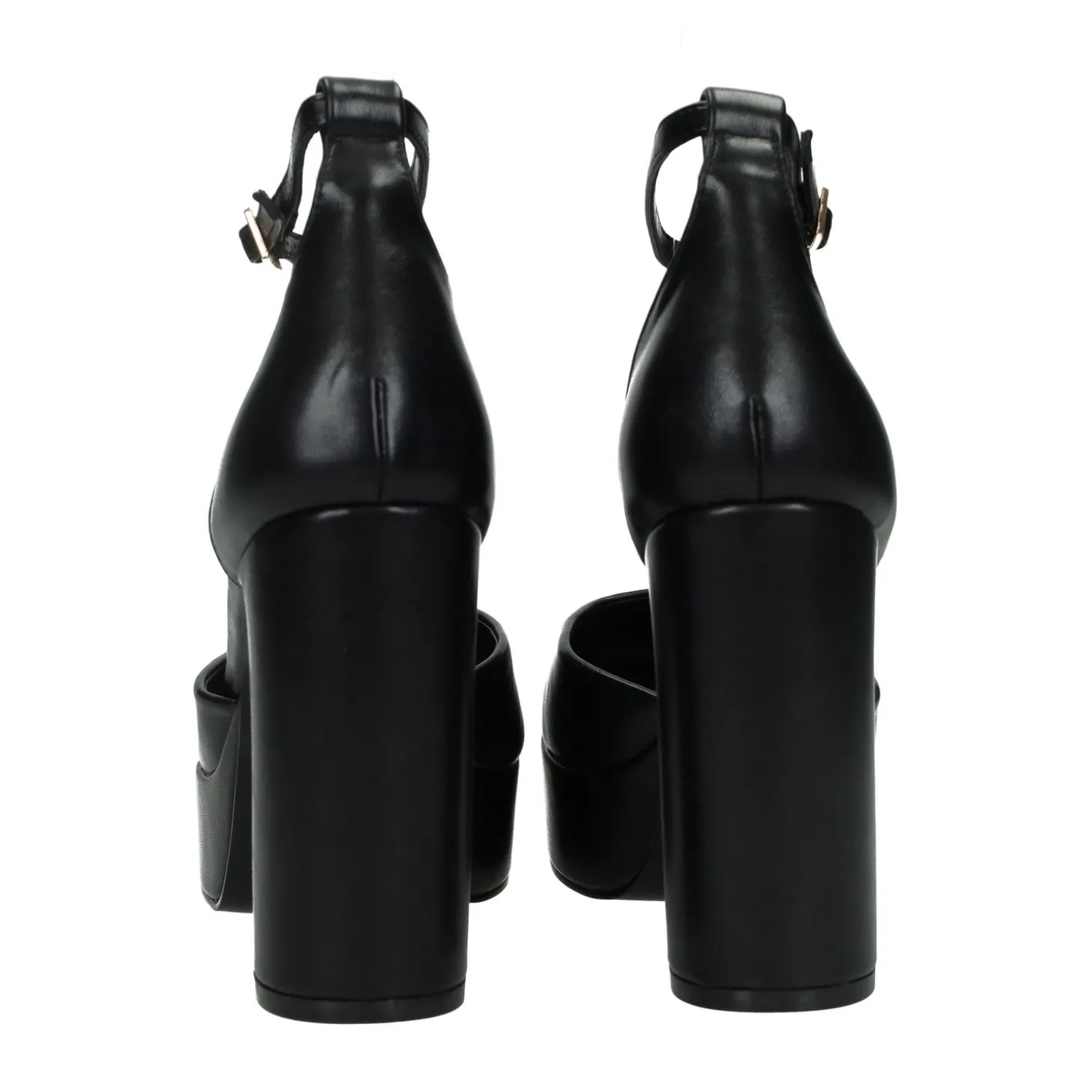 Décolleté in vernice con cinturino. Tacco alto 10cm