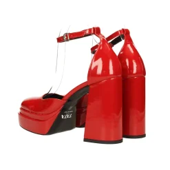 Décolleté in vernice con doppio plateau. Made in Italy. Tacco alto 11cm