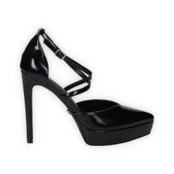 Décolleté in vernice. Sottopiede in vera pelle