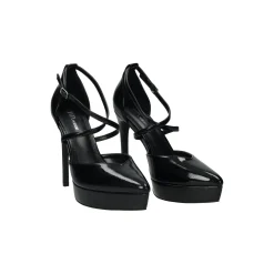 Décolleté in vernice. Sottopiede in vera pelle