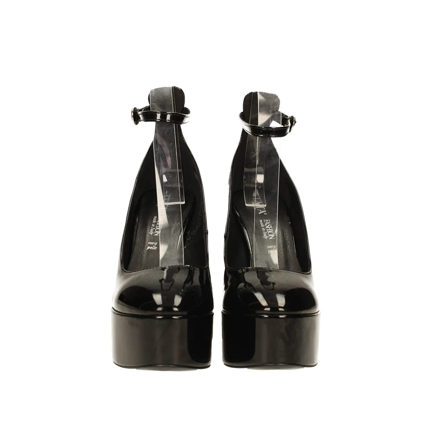 Décolleté platform in vernice. Made in Italy. Tacco alto 13.5cm