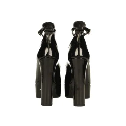 Décolleté platform in vernice. Made in Italy. Tacco alto 13.5cm