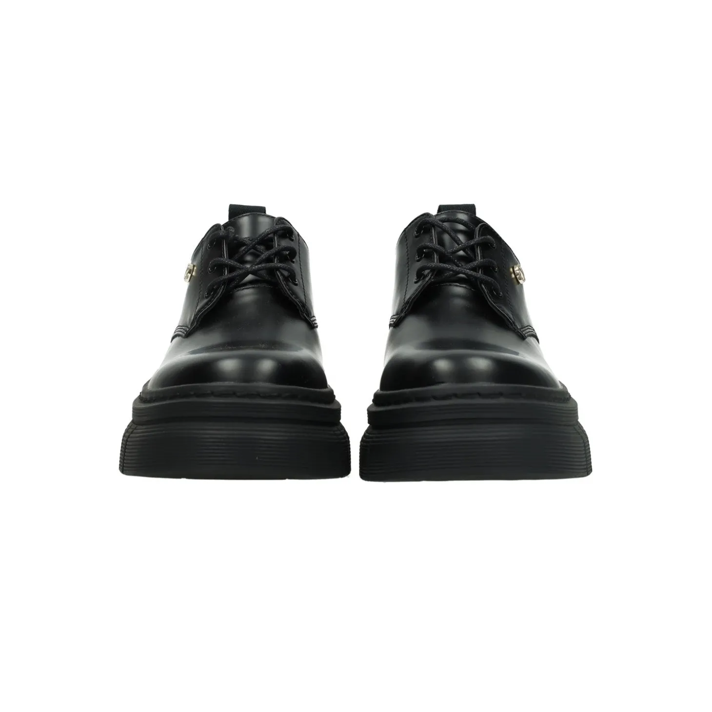 Derby con suola carrarmato.Tacco alto 4cm