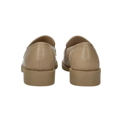 Mocassini con morsetto.Tacco alto 3cm