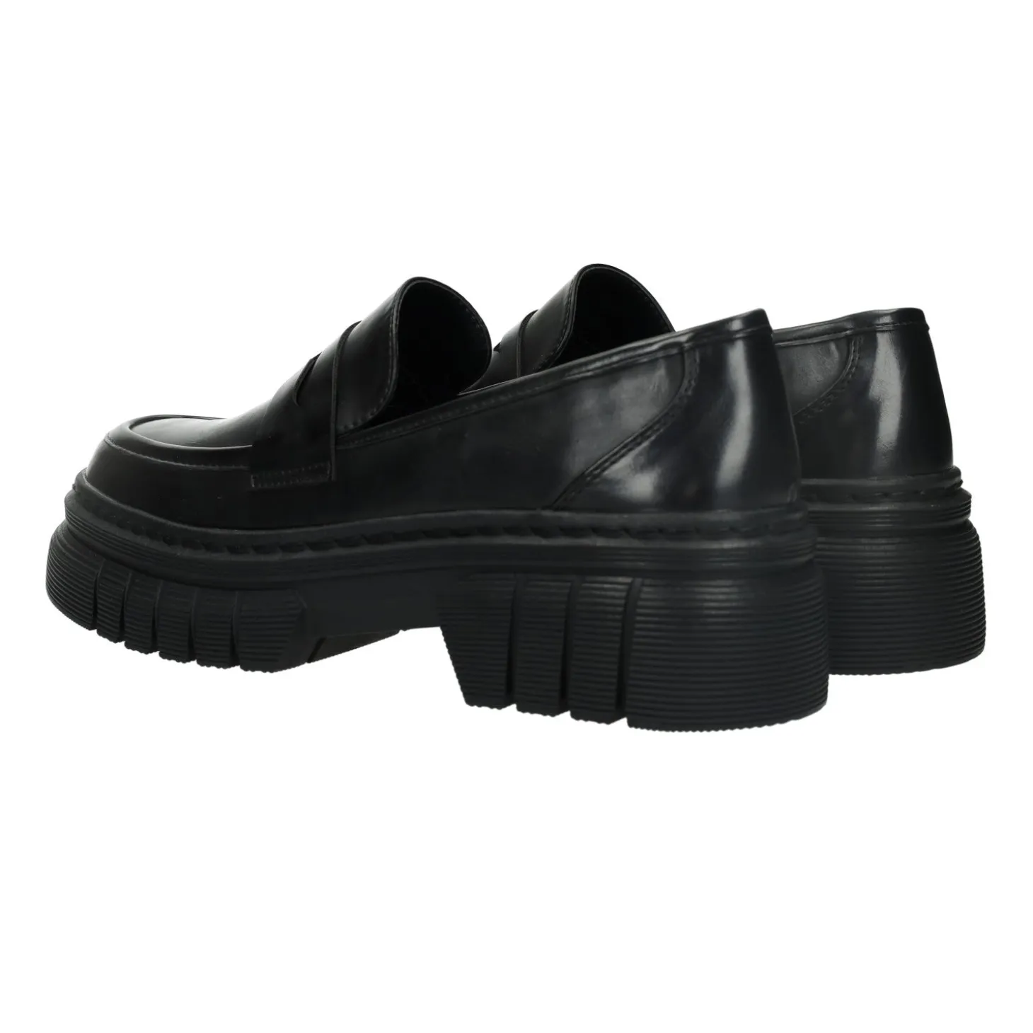 Mocassini con suola dentellata. Tacco alto 4cm