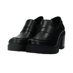 Mocassini in vernice. Tacco alto 7 cm