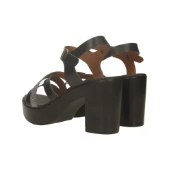 Sandali con intreccio sul davanti. Tacco alto 8.5cm