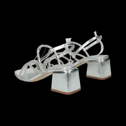 Sandali con listini in strass.