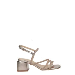 Sandali con listini in strass.