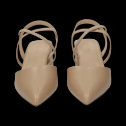 Sandali con listini intrecciati.Tacco alto 6cm.