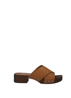 Sandali con tacco basso