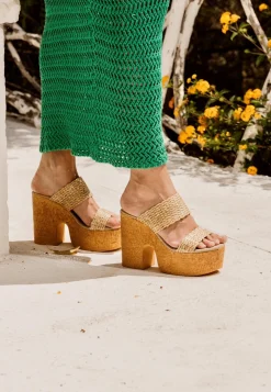 Sandali con zeppa. Made in Italy