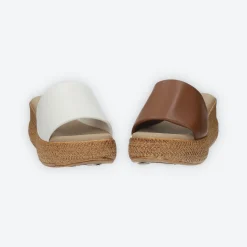 Sandali con zeppa.Altezza tacco: Made in Italy