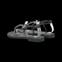 Sandali flat con dettaglio listini in strass.