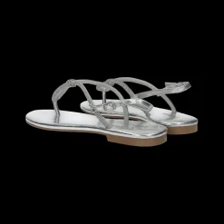 Sandali flat con dettaglio listini in strass.