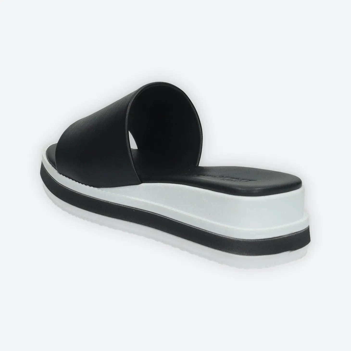 Sandali flat. Made in Italy.Tacco alto 4cm