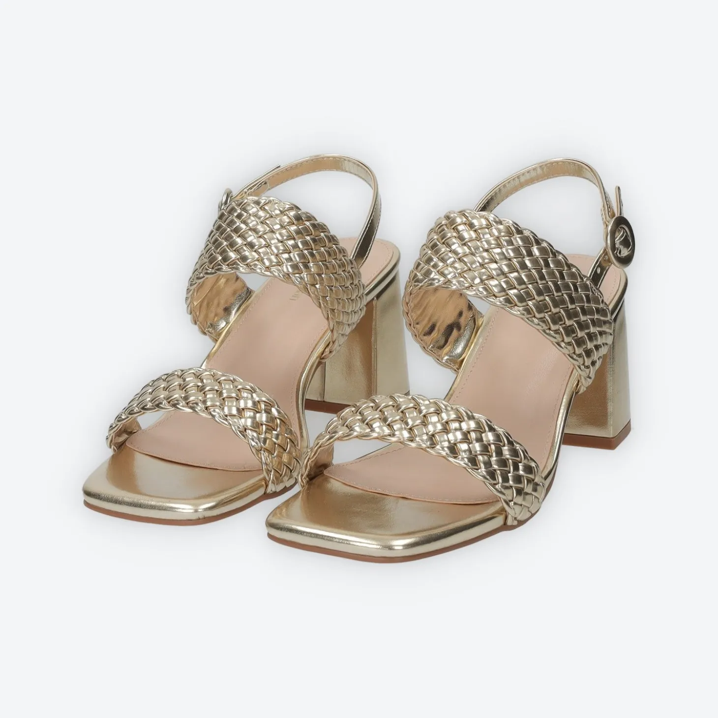 Sandali intrecciati. Tacco alto 10cm