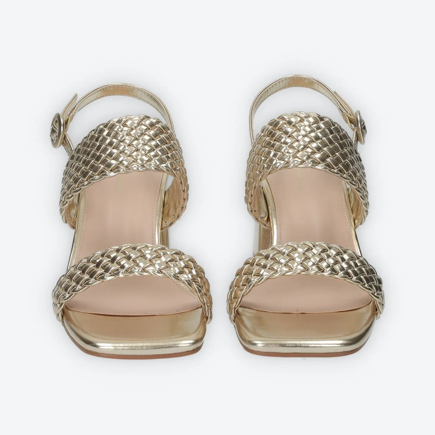 Sandali intrecciati. Tacco alto 10cm