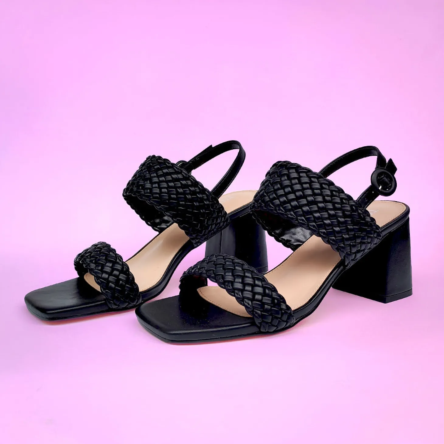 Sandali intrecciati. Tacco alto 10cm