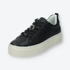 Sneakers con dettaglio in gioiello.Tacco alto 4 cm