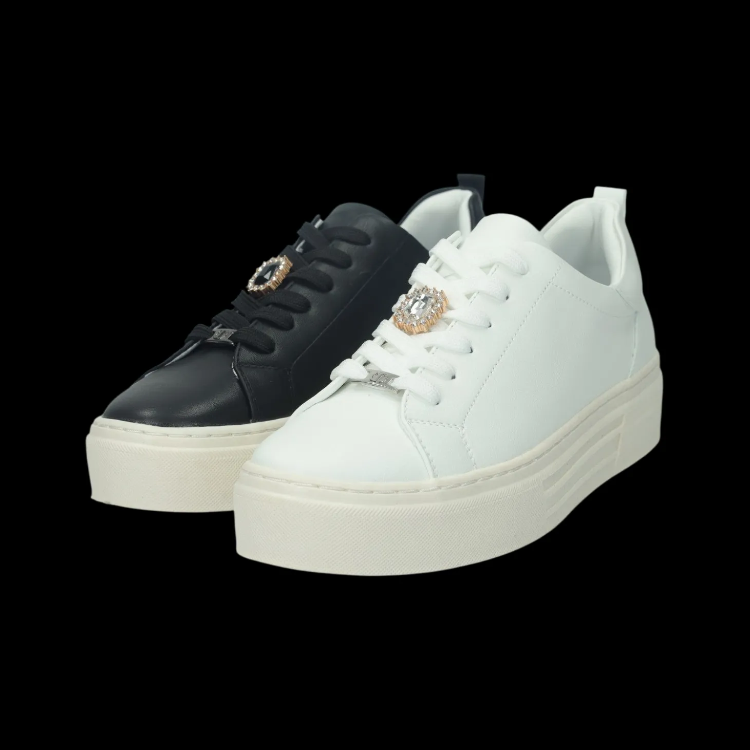 Sneakers con dettaglio in gioiello.Tacco alto 4 cm