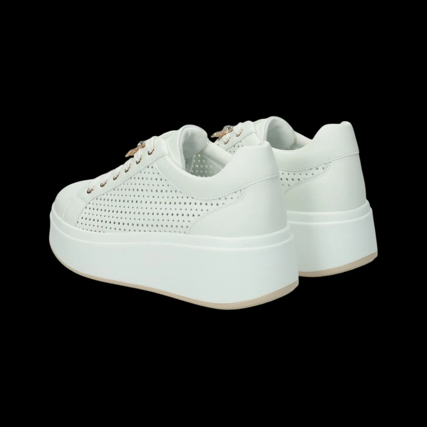 Sneakers con dettaglio.Tacco alto 4 cm