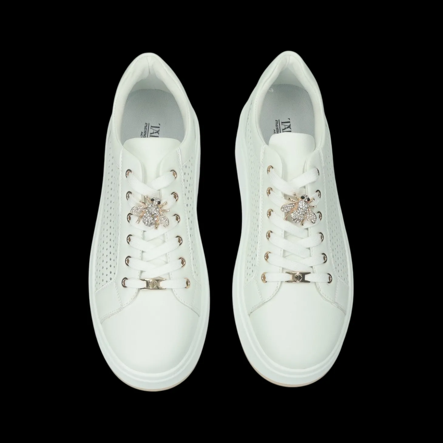 Sneakers con dettaglio.Tacco alto 4 cm