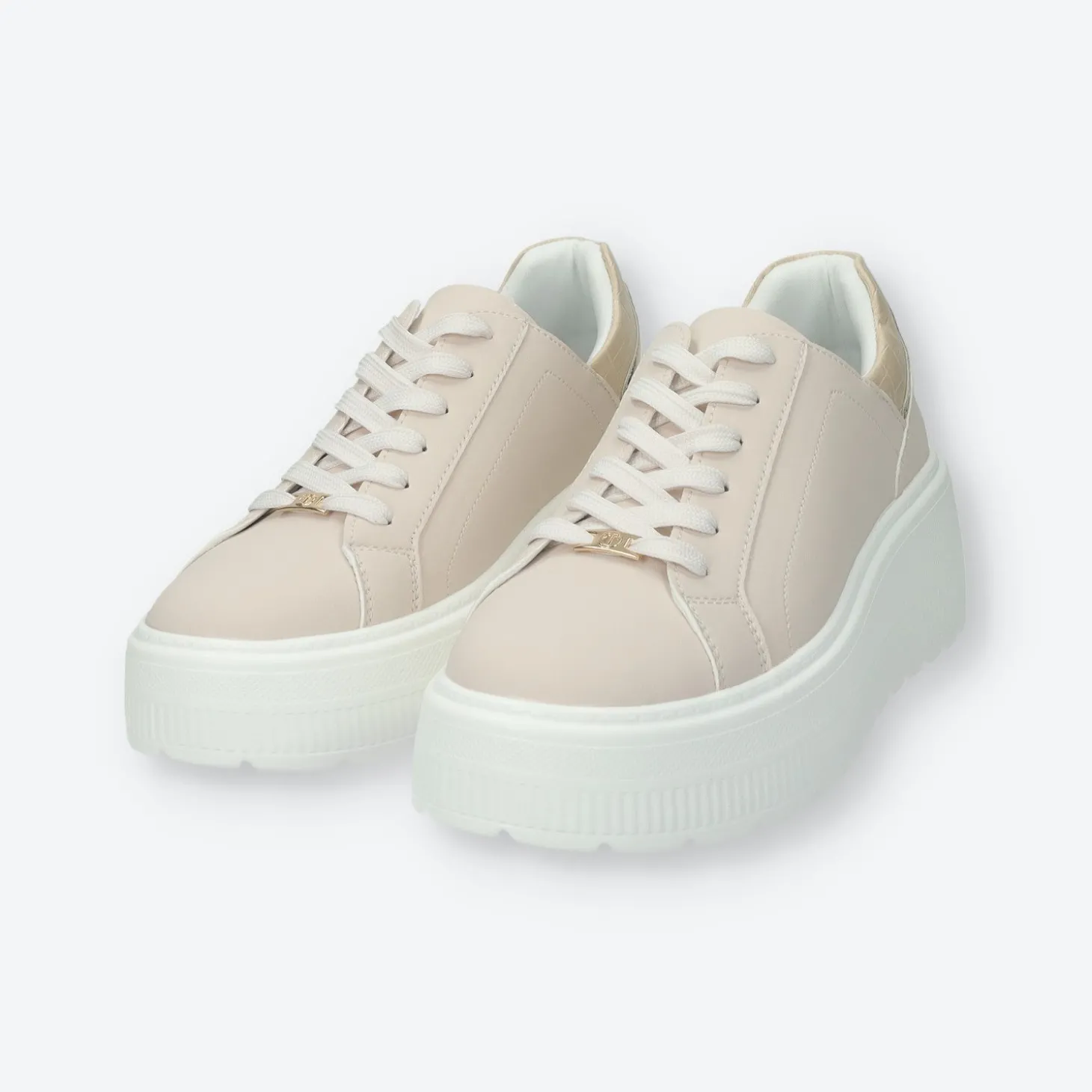 Sneakers con inserti in tessuto.Tacco alto 5cm