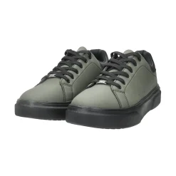 Sneakers in ecopelle con cuciture a vista