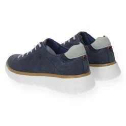 Sneakers in ecopelle con cuciture a vista