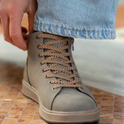 Sneakers in memory active.