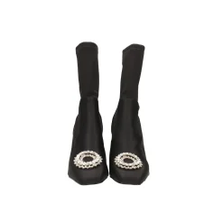 Stivaletti alla caviglia in tessuto con decorazione in pietre luccicanti. Tacco alto 9.5cm