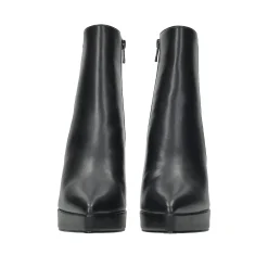 Stivaletti con dettagli stretch.Tacco alto 12cm