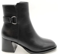 Stivaletti con fibbia