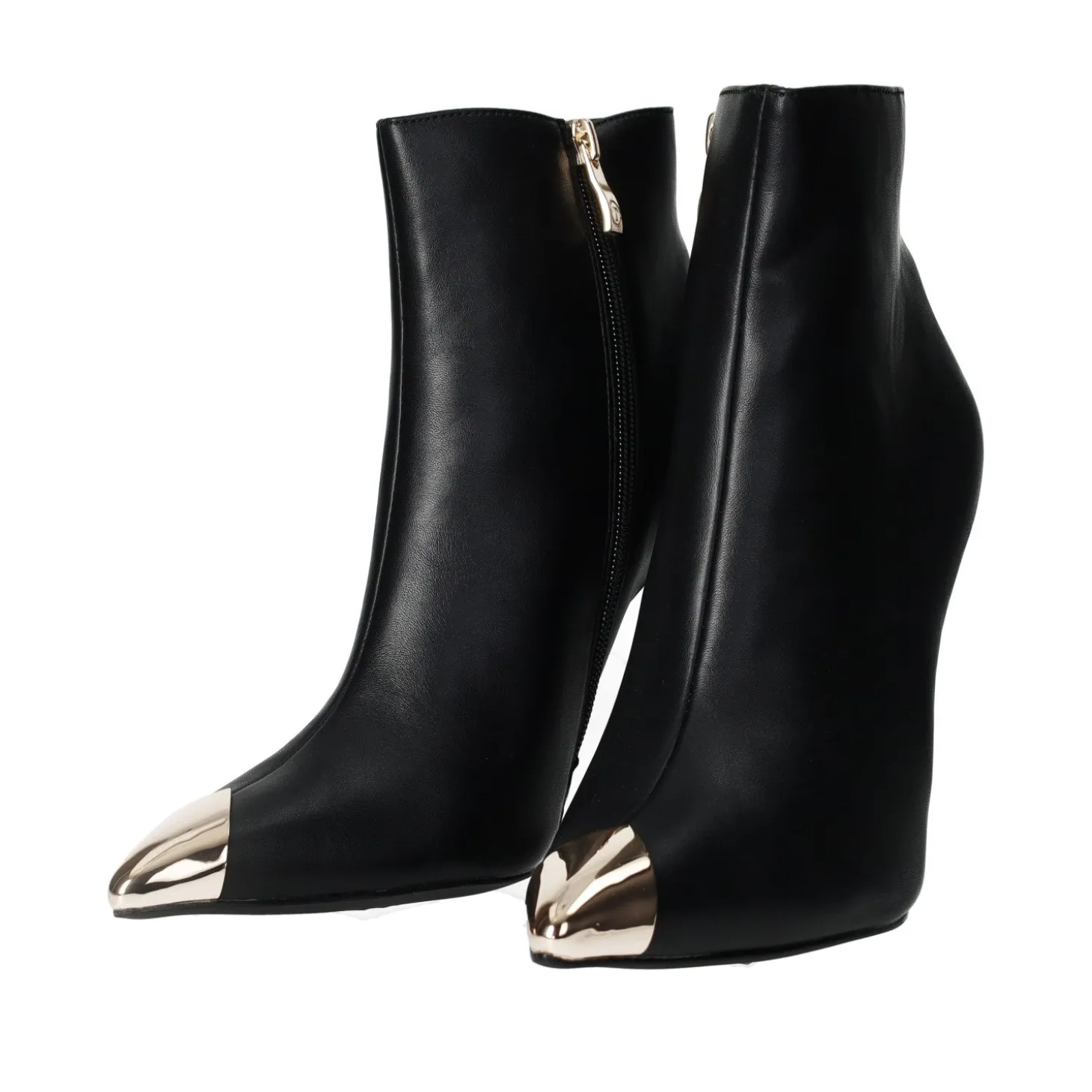 Stivaletti con inserto sulla punta. Tacco alto 10 cm